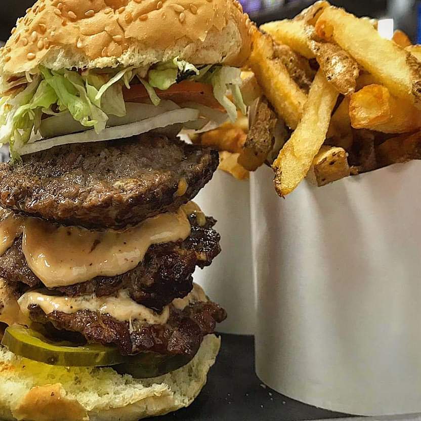 Burger factory Oshawa | 53 Conlin Rd E, Oshawa, ON L1G 7W1, Canada | Phone: (905) 433-5505