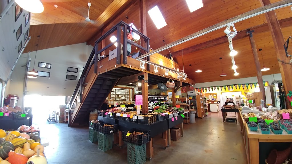 Dans Farm & Country Market | 2030 Bear Hill Rd, Saanichton, BC V8M 1X7, Canada | Phone: (250) 652-9100