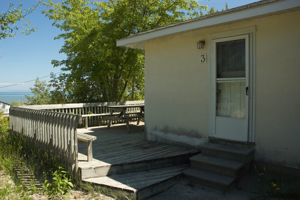 Bungalows on the Beach | 322 Shore Ln, Wasaga Beach, ON L9Z 1Z5, Canada | Phone: (705) 429-1576