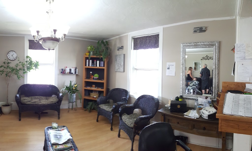 T Js Hair Place | 193 Elgin St W, Arnprior, ON K7S 1N9, Canada | Phone: (613) 623-3927