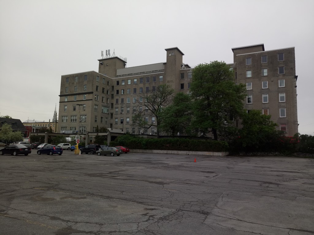 Élisabeth Bruyère Hospital | 43 Bruyère St, Ottawa, ON K1N 5C8, Canada | Phone: (613) 562-6262