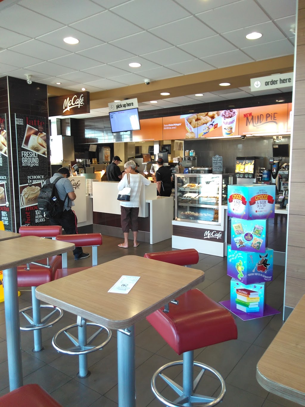 McDonalds | 460 St Davids Rd, St. Catharines, ON L2T 4C2, Canada | Phone: (905) 682-3993