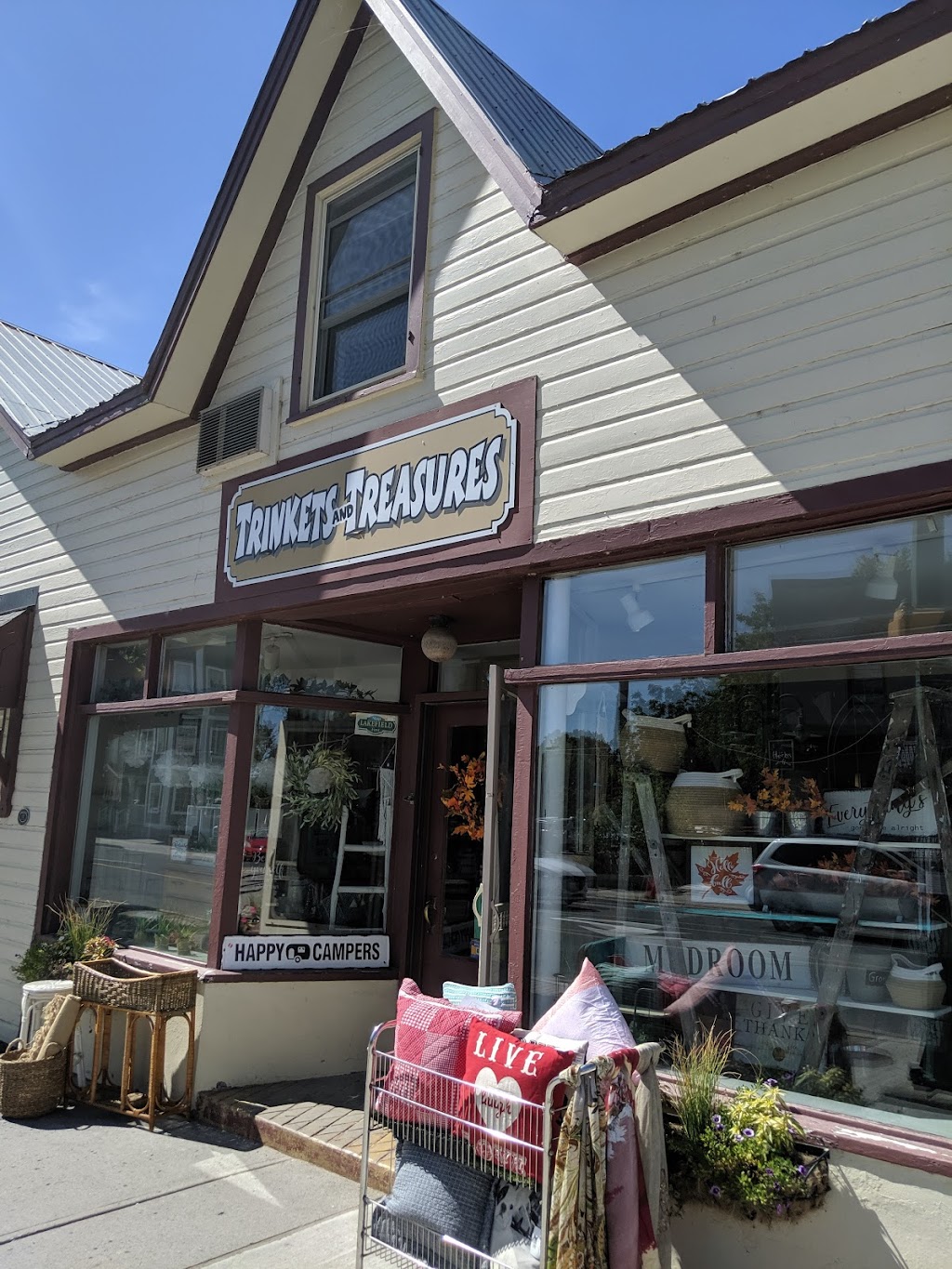 Trinkets and Treasures | 44 Queen St, Lakefield, ON K0L 2H0, Canada | Phone: (705) 652-6826