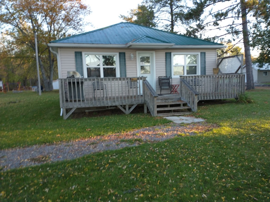 Sandy Beach Cottages | 51 Buelow Rd, Eganville, ON K0J 1T0, Canada | Phone: (833) 861-0500