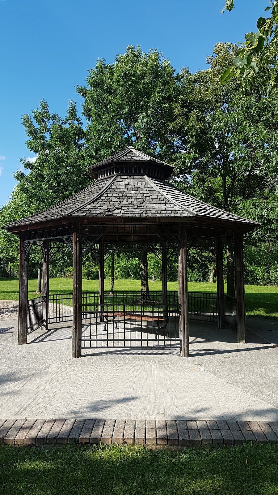 Tinsmith Parkette | 50 Tinsmith Ct, Kleinburg, ON L0J 1C0, Canada