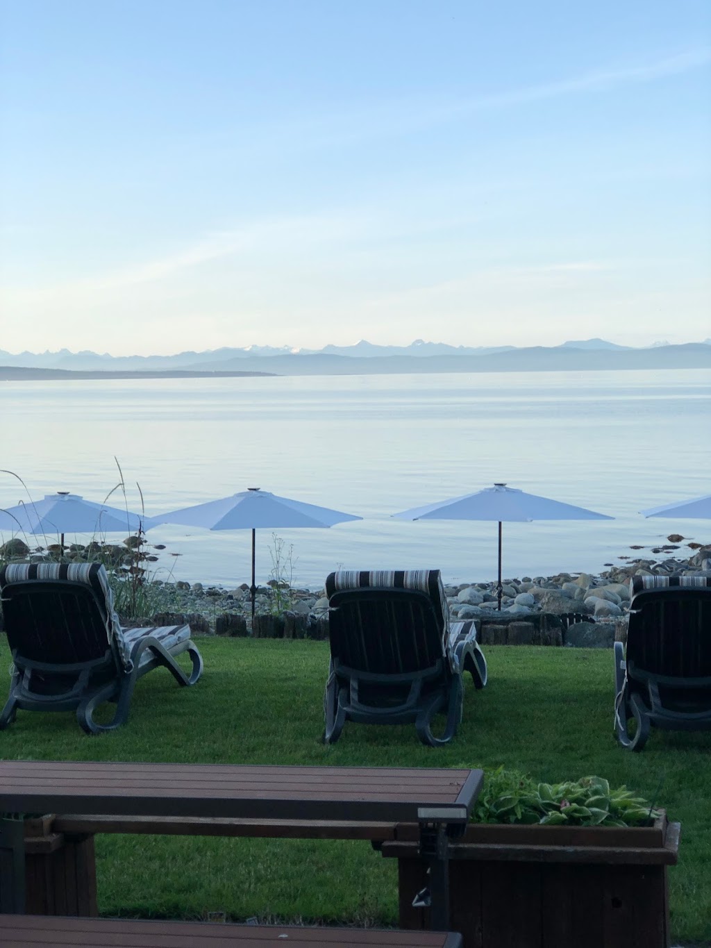 Qualicum Breeze Beach Resort | 6695 Island Hwy W, Bowser, BC V0R 1G0, Canada | Phone: (250) 757-8595