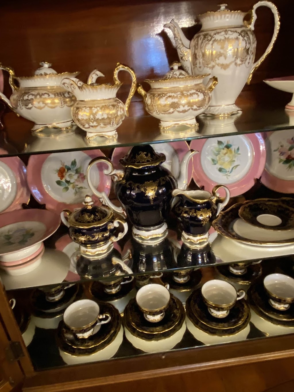 Stone Acre Manor Antiques | 1932 2, Brockville, ON K6V 5T1, Canada | Phone: (613) 342-4430