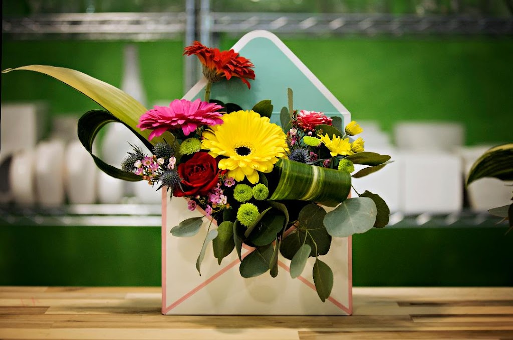 Eight Petals Flower Shop | 58 Harvard Crescent W, Lethbridge, AB T1K 6R4, Canada | Phone: (587) 815-4875