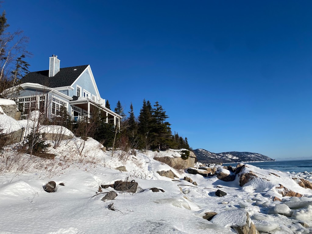 Chalet Charlevoix | 116 Rue Gauthier, Saint-Siméon, QC G0T 1X0, Canada | Phone: (514) 973-0528