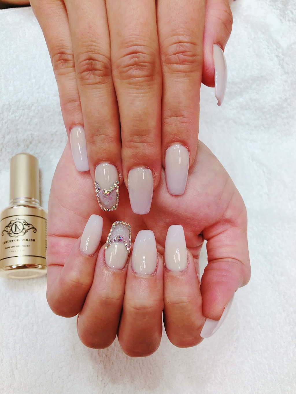 Binhs Nails Emerald Hill | 5000 Emerald Dr #505, Sherwood Park, AB T8H 0P5, Canada | Phone: (780) 570-5155