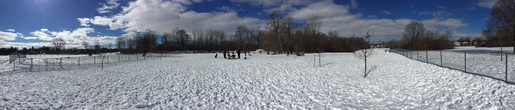 Beaconsfield Dog Park | 521 Av Elm, Beaconsfield, QC H9W 6E4, Canada