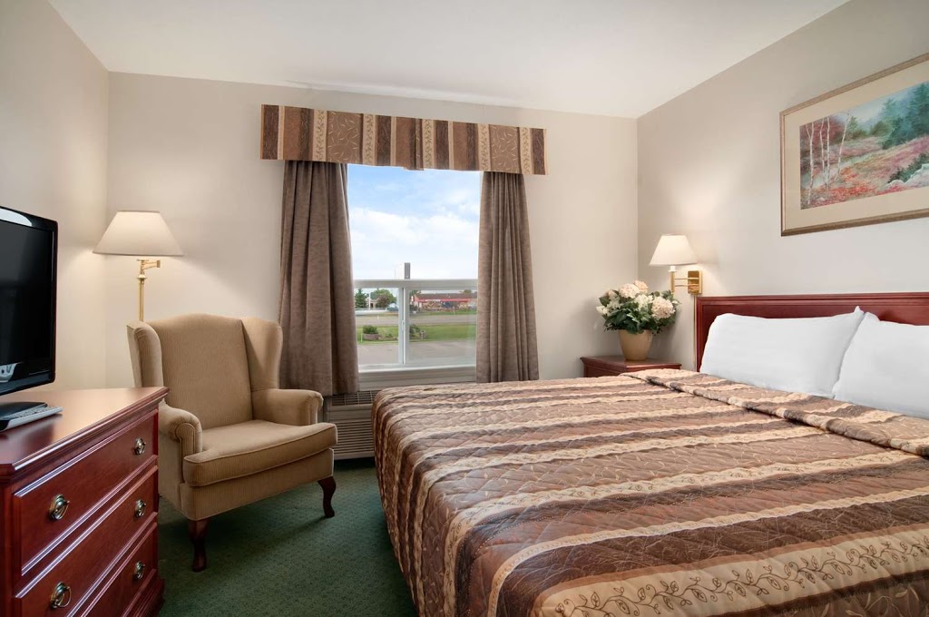 Travelodge by Wyndham Stony Plain | 74 Boulder Blvd, Stony Plain, AB T7Z 1V7, Canada | Phone: (780) 640-5257