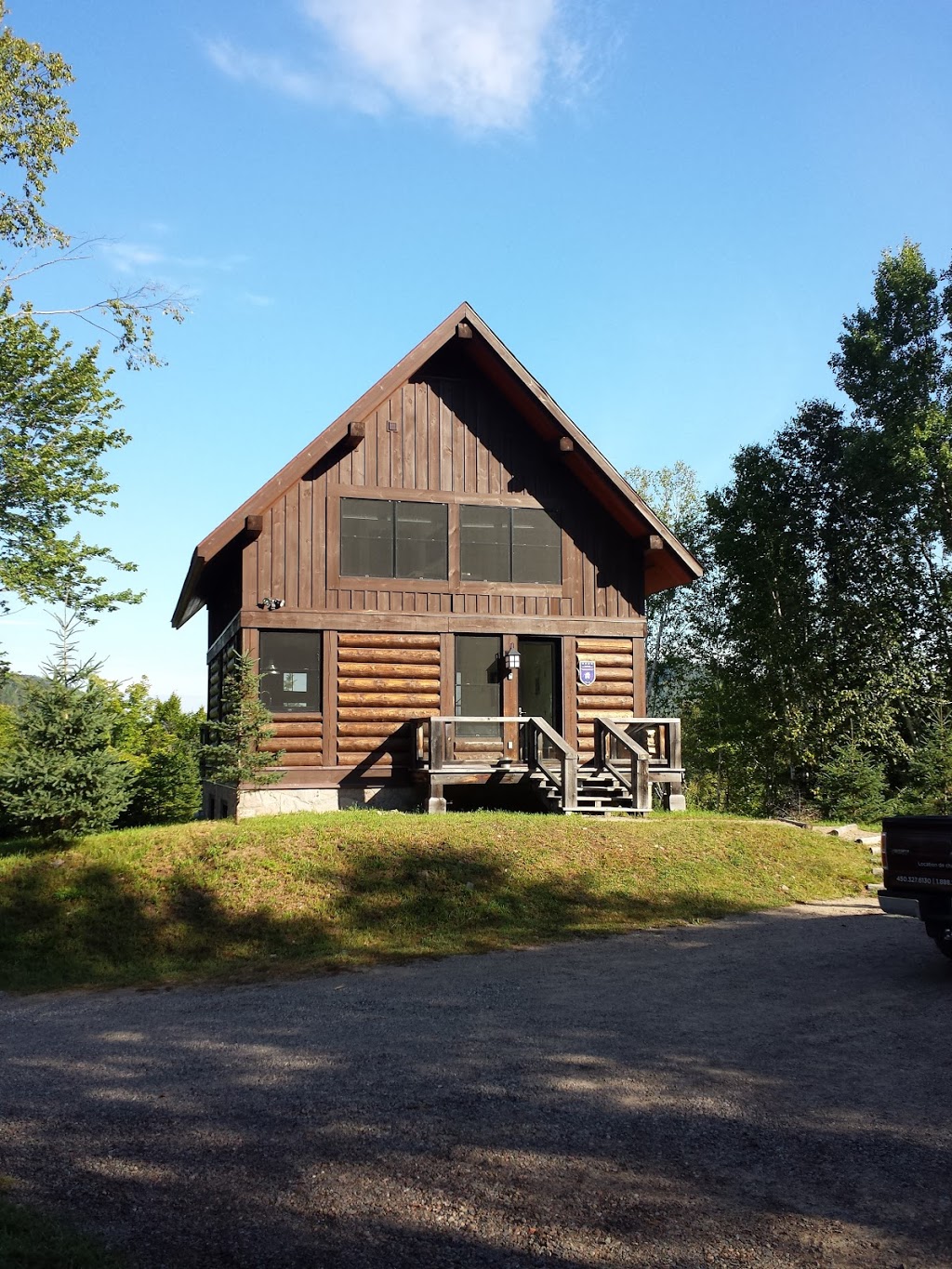 RCNT Chalets #201 | 98 De La, Chemin de la Fraternité, Lac-Supérieur, QC J0T 1P0, Canada | Phone: (844) 370-0257