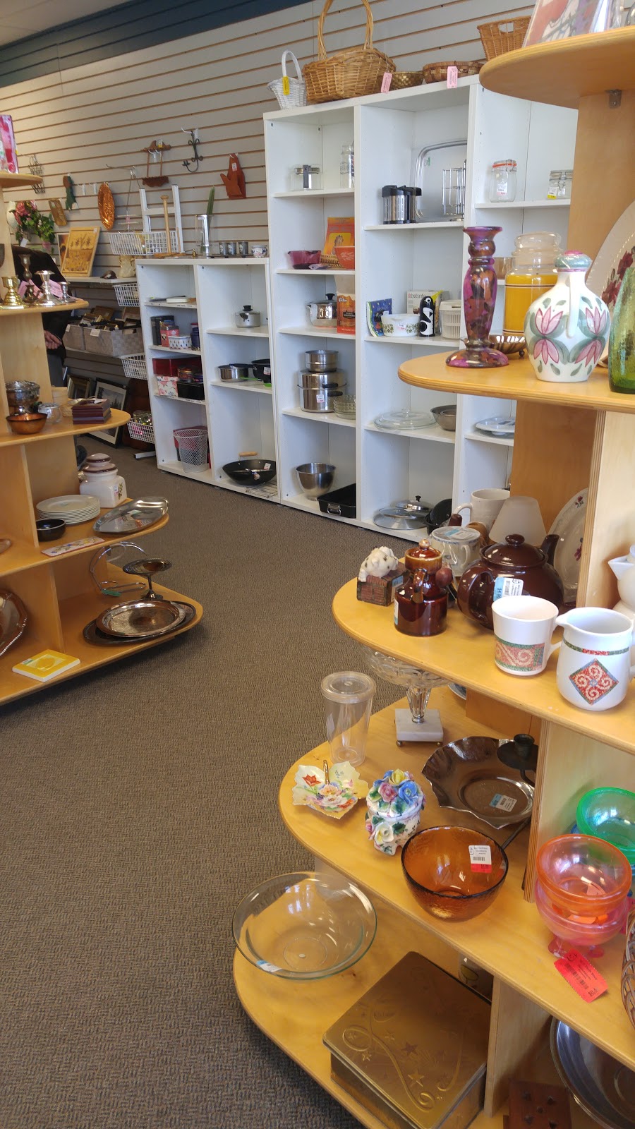 Christian Benefit Thrift Shop | 254 Grantham Ave, St. Catharines, ON L2M 4Z7, Canada | Phone: (905) 682-8944