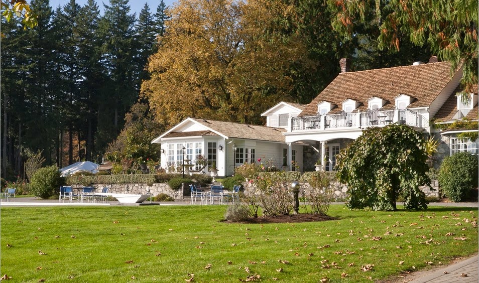 Rowenas Inn on the River | 14282 Morris Valley Rd, Harrison Mills, BC V0M 1L0, Canada | Phone: (604) 796-1000