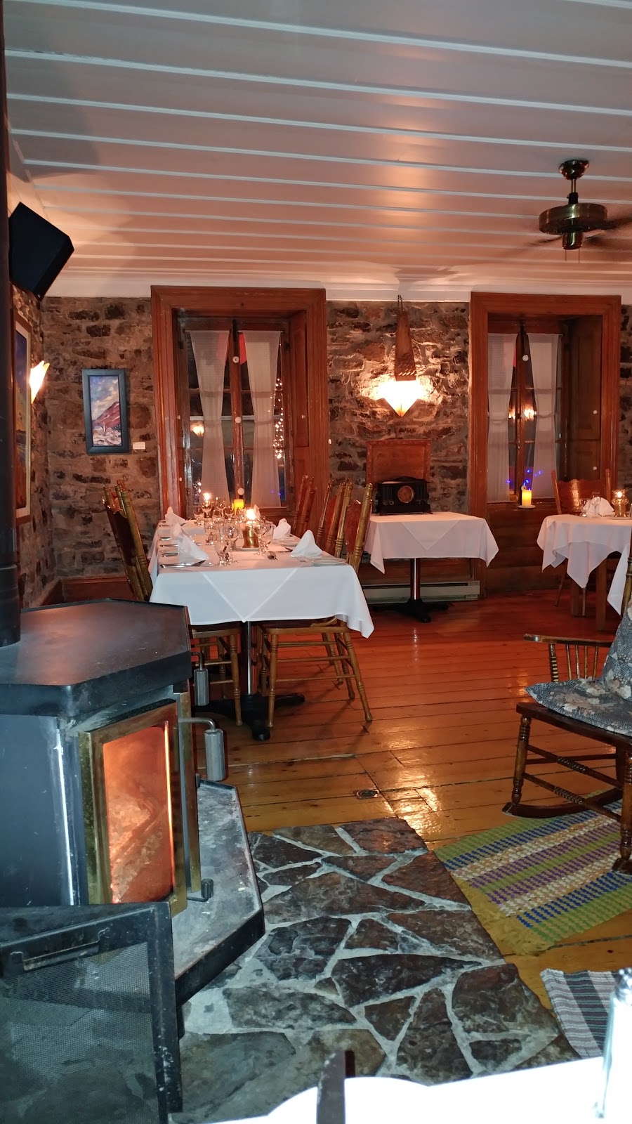 Auberge Baker Inn | 8790 Ave Royale, Château-Richer, QC G0A 1N0, Canada | Phone: (418) 824-4478