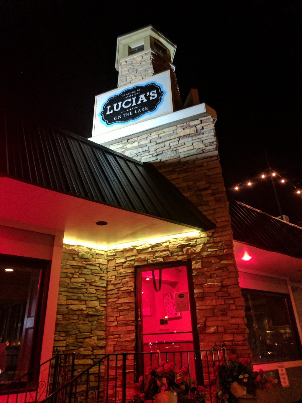 Lucias On The Lake | 4151 Lake Shore Rd, Hamburg, NY 14075, USA | Phone: (716) 627-9752