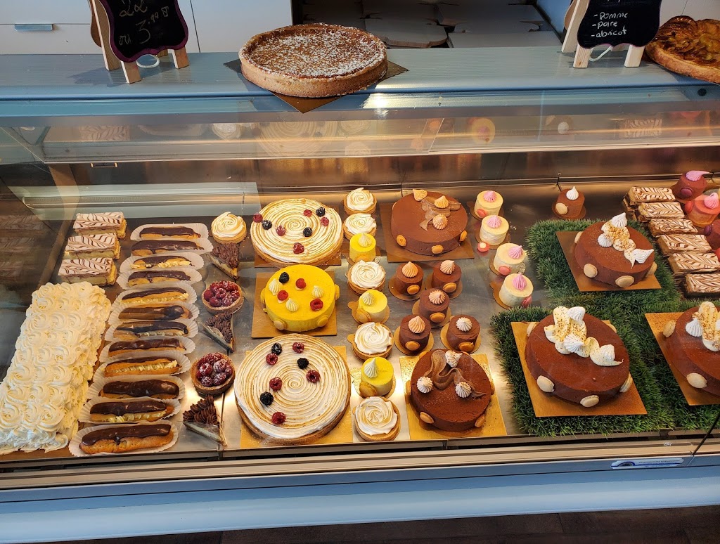 Patisserie Maison Mallet Île Bizard | 387 Rue Cherrier, LÎle-Bizard—Sainte-Geneviève, QC H9C 1E8, Canada | Phone: (514) 626-0002