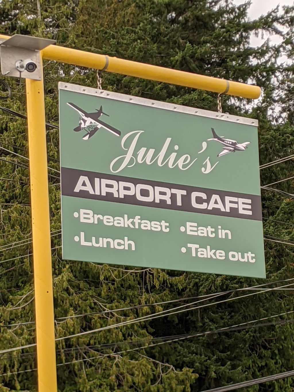 Julies Airport Cafe | 7550 Duncan St, Powell River, BC V8A 1W7, Canada | Phone: (604) 485-5975