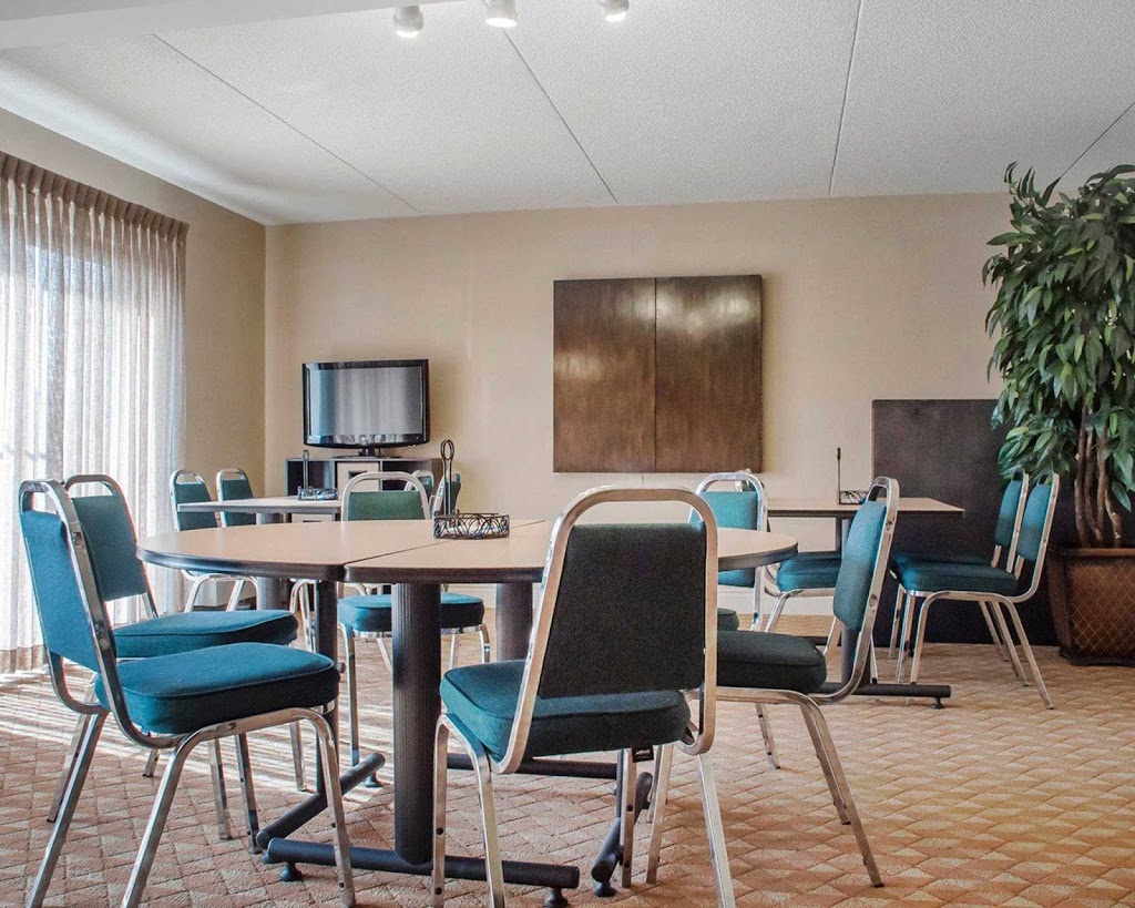 Comfort Inn | 100 Centennial Ave, St Thomas, ON N5R 5B2, Canada | Phone: (519) 633-4082