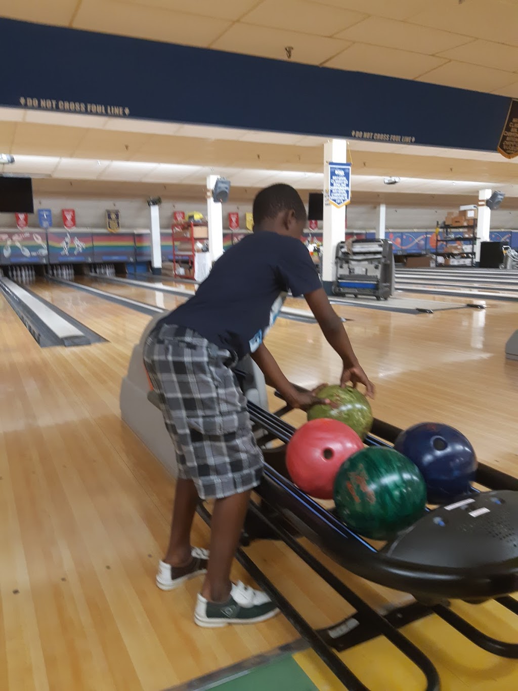 Fairview Bowling Lanes | 285 Geneva St, St. Catharines, ON L2N 2G1, Canada | Phone: (905) 937-5220