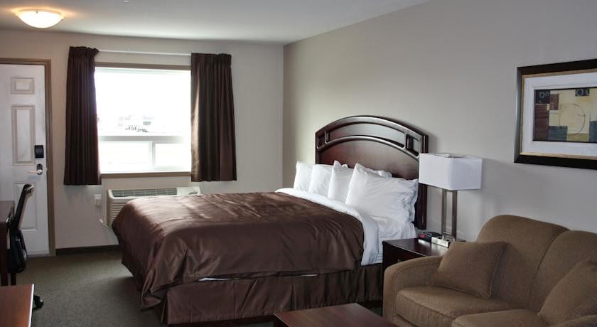 R&R Inn | 621 12 St, Bassano, AB T0J 0B0, Canada | Phone: (403) 641-3641