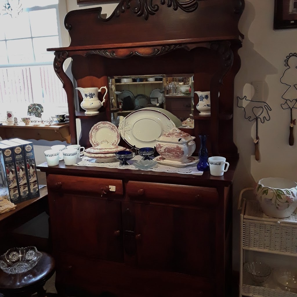 Antiques, Treasures & Treats | 260 Elgin St W, Arnprior, ON K7S 1P3, Canada | Phone: (613) 623-3858