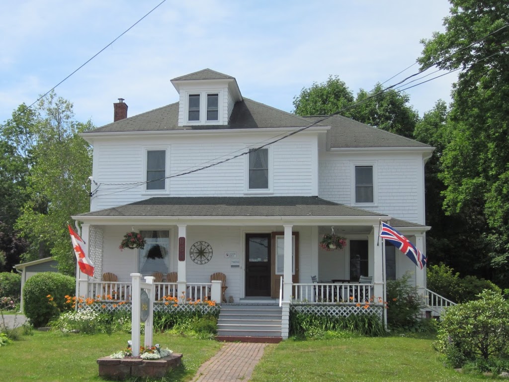 Hearts Desire B & B | 558 Main St, Mahone Bay, NS B0J 2E0, Canada | Phone: (902) 624-6388