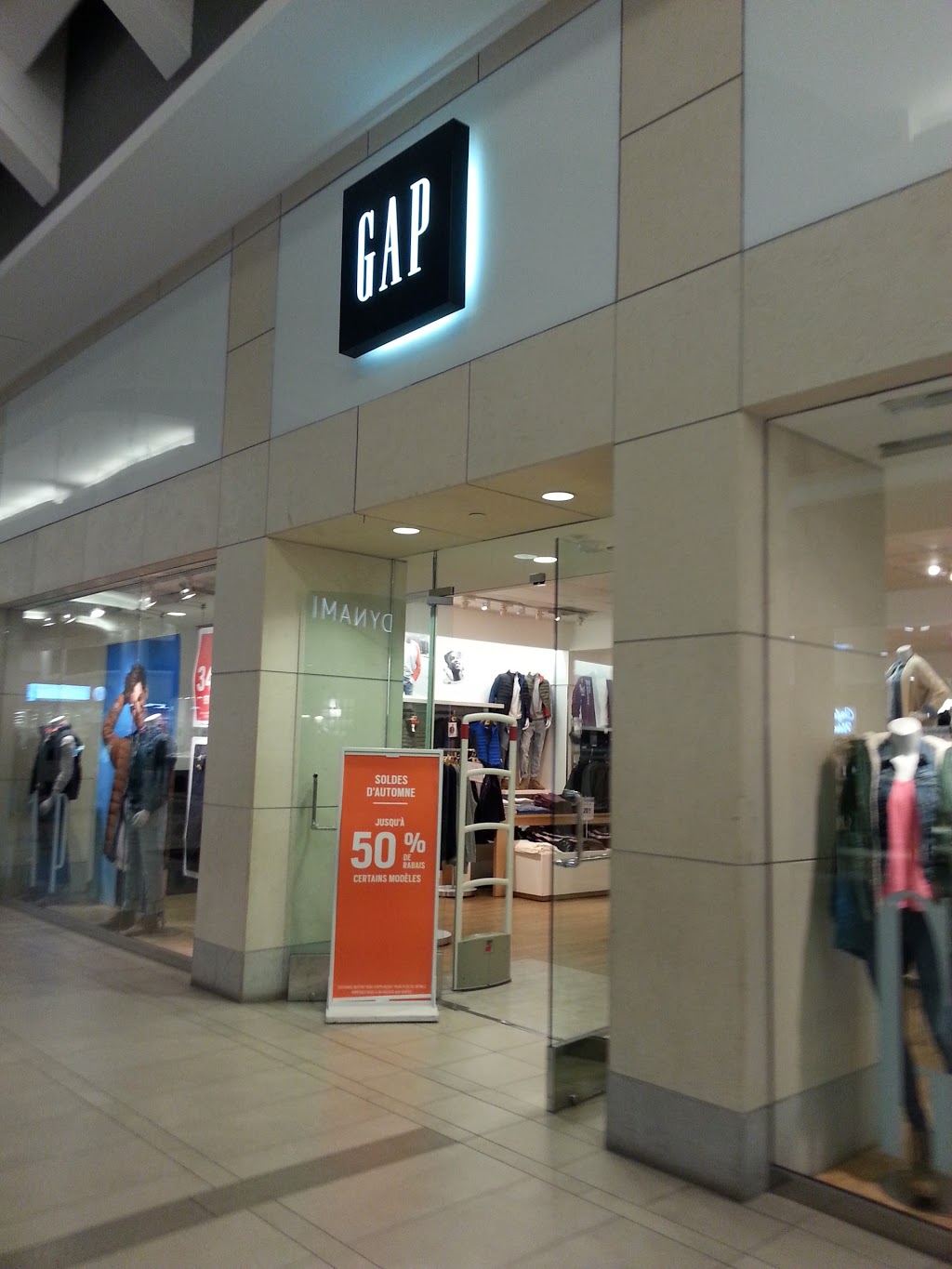 Gap | 3035 Boulevard le Carrefour, Laval, QC H7T 1C8, Canada | Phone: (450) 686-4027