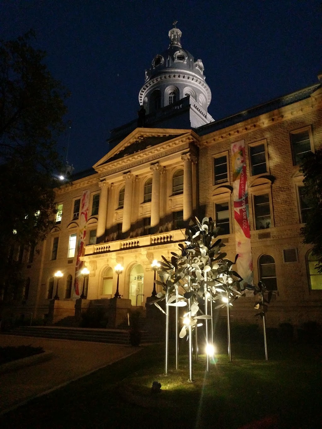 Université de Saint-Boniface | 200 Avenue de la Cathedrale, Winnipeg, MB R2H 0H7, Canada | Phone: (204) 237-1818