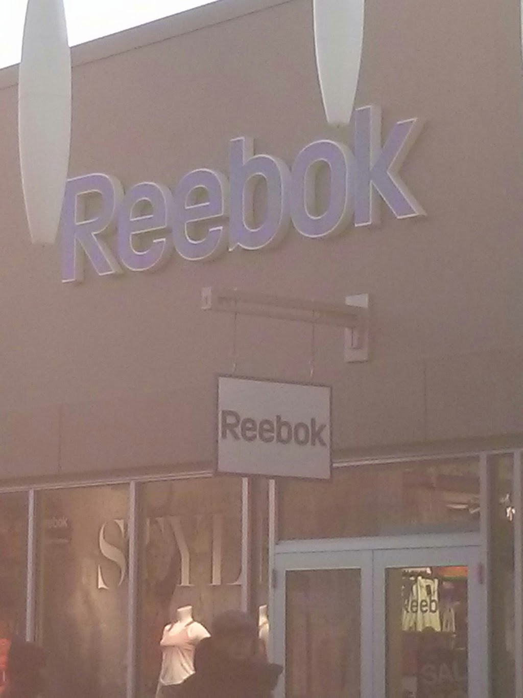 Reebok | 13850 Steeles Ave W Unit #724, Halton Hills, ON L7G 0J1, Canada | Phone: (905) 878-7263