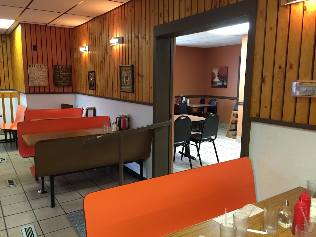 Vickies Snack Bar | 719 Park Ave, Beausejour, MB R0E 0C0, Canada | Phone: (204) 268-1922