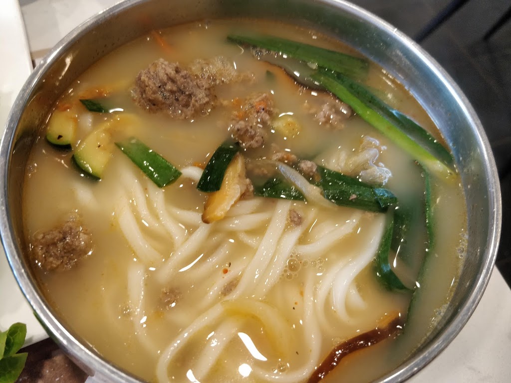 명동교자칼국수 MyeongdongGyoza Kalguksu | 7117 Bathurst St #106, Thornhill, ON L4J 2J6, Canada | Phone: (905) 597-3911