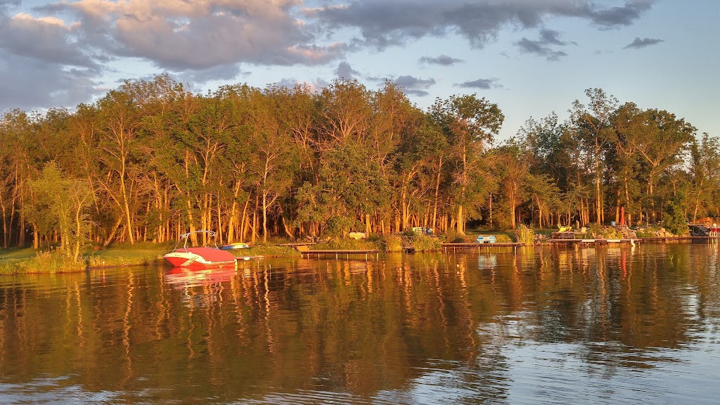 White Spruce on the Lake | Wendigo Rd, Lac du Bonnet, MB R0E 1A0, Canada | Phone: (204) 340-3090