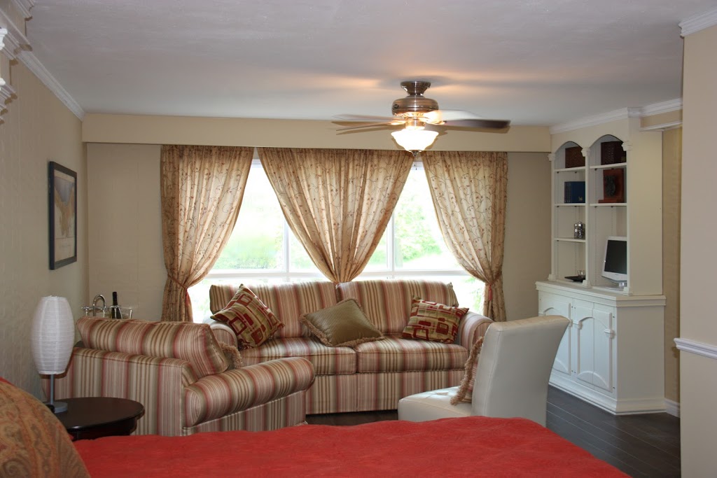 Crown Ridge Bed and Breakfast | 98 Russ Rd, Grimsby, ON L3M 4E7, Canada | Phone: (905) 581-2796