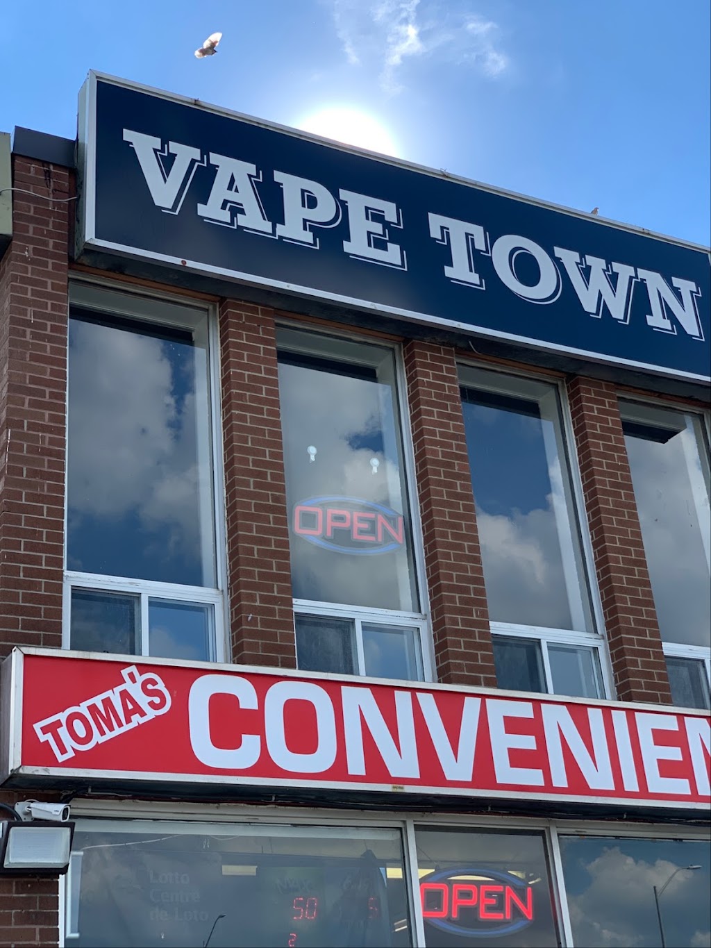 Vape Town Bolton | 292 Queen St S 2nd floor, Bolton, ON L7E 4Z5, Canada | Phone: (905) 951-1010