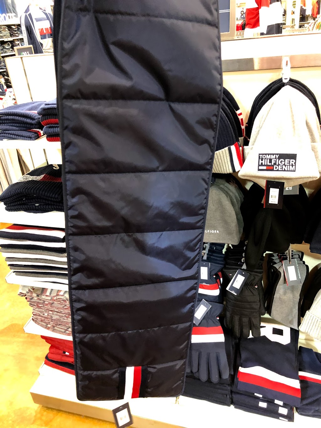 Tommy Hilfiger | CARREFOUR DE LA RIVE-SUD, 582 Chemin de Touraine SUITE #100, Boucherville, QC J4B 5E4, Canada | Phone: (450) 645-9333