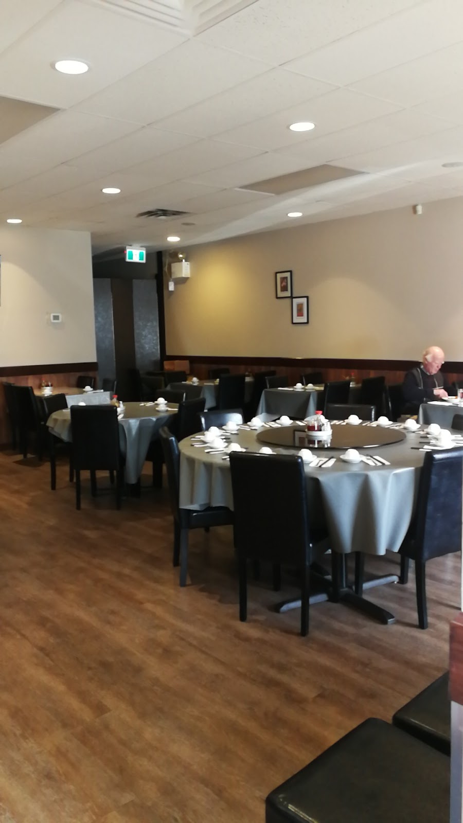 Mee Wah Restaurant Ltd | 1950 Oak Bay Ave, Victoria, BC V8R 1C9, Canada | Phone: (250) 595-3021