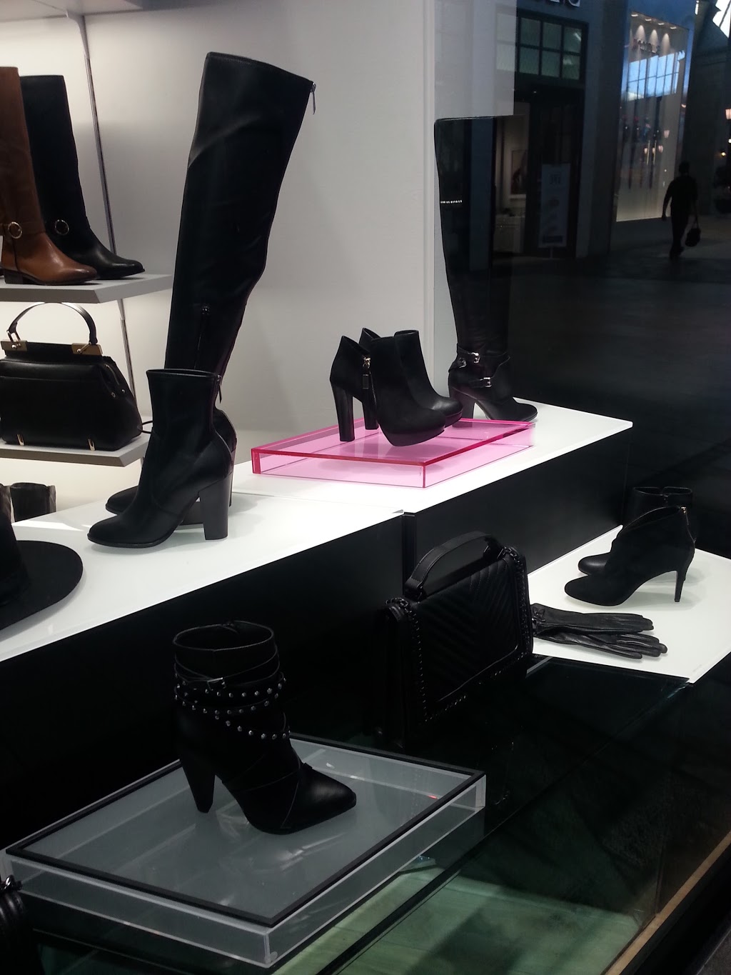 Aldo | 3035 Boulevard le Carrefour R041, Laval, QC H7T 1C8, Canada | Phone: (450) 688-0204