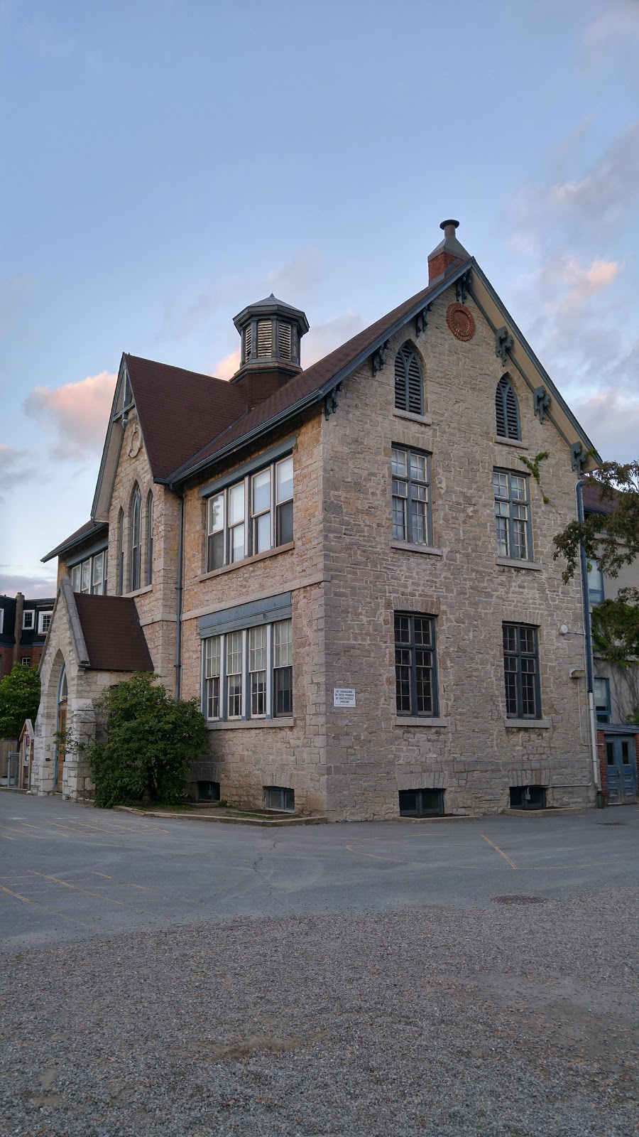 Sydenham Public School | 5 Clergy St E, Kingston, ON K7L 3H7, Canada | Phone: (613) 548-3491