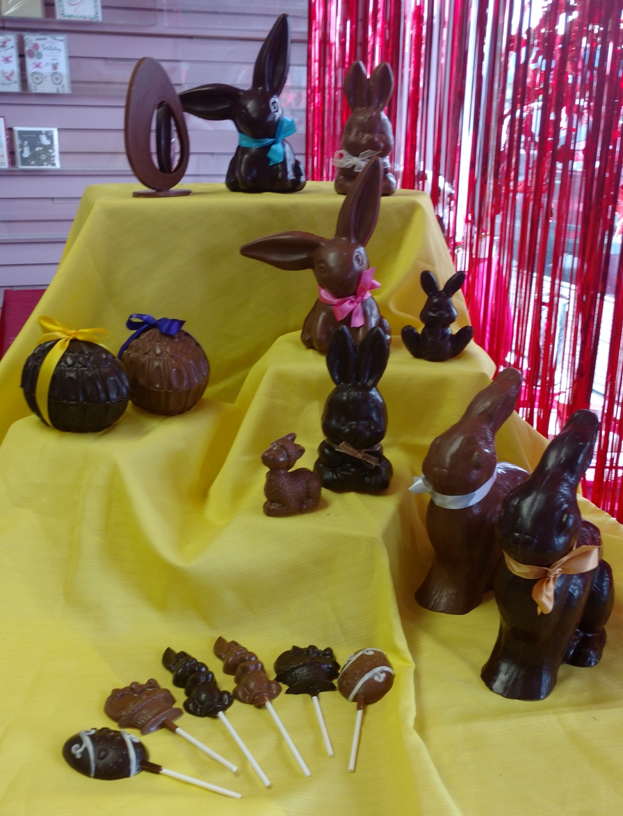 Louises Belgian Chocolates Inc | 2194 Robertson Rd, Nepean, ON K2H 9J5, Canada | Phone: (613) 726-1494