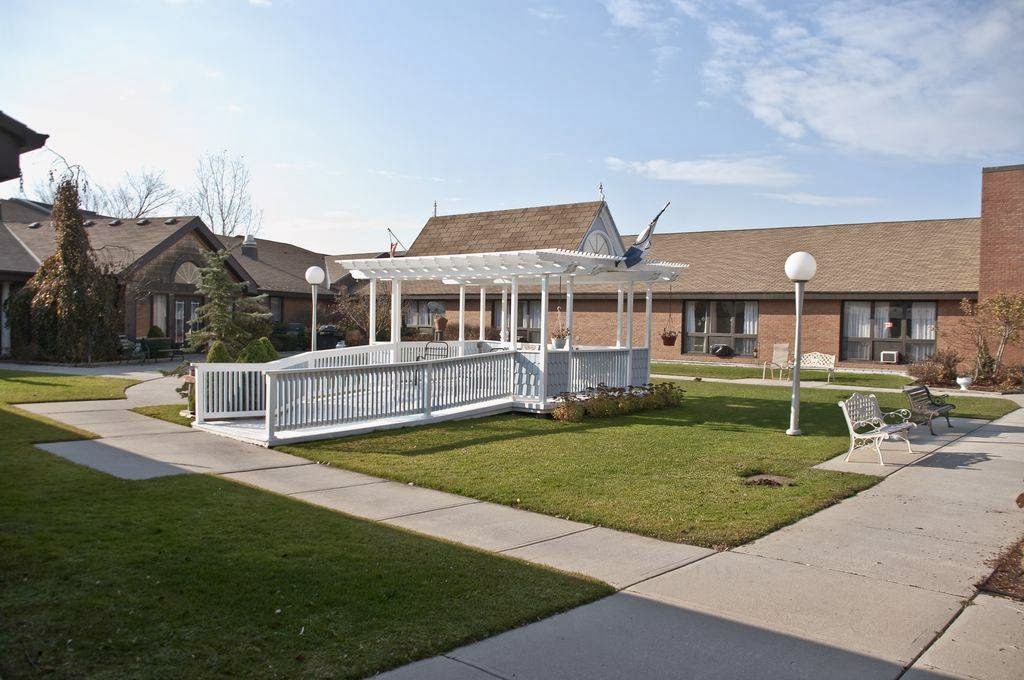 Fiddicks Nursing Home Ltd | 437 1st Ave, Petrolia, ON N0N 1R0, Canada | Phone: (519) 882-0370