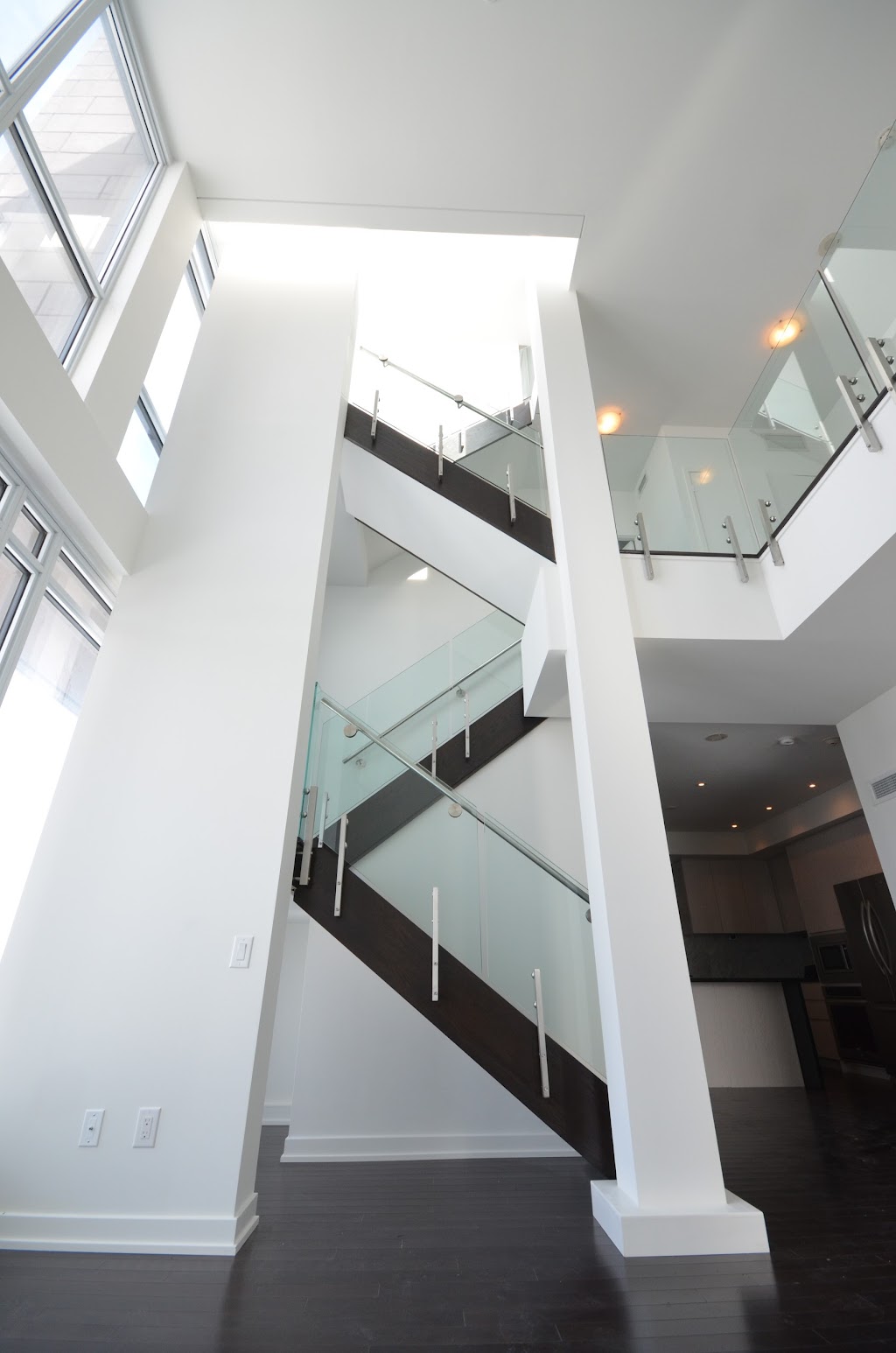 Deluxe Stair & Railing Ltd | 41 Anderson Blvd, Uxbridge, ON L9P 0C7, Canada | Phone: (905) 640-1434