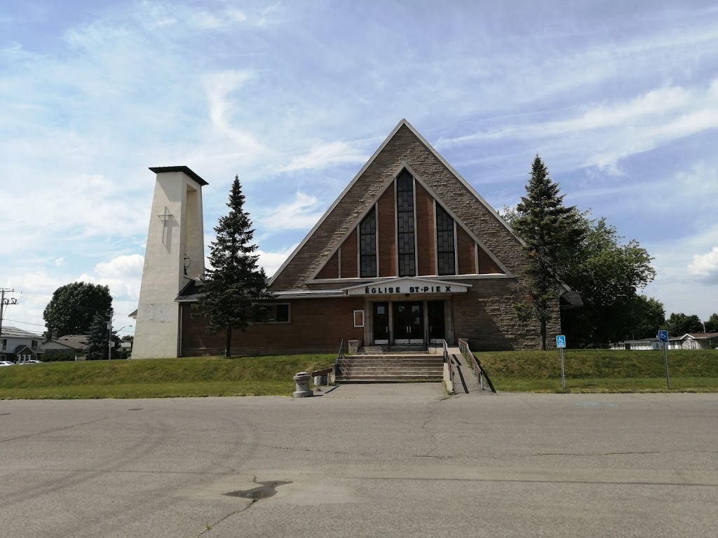 St. Pius X Church | 748 Avenue de Grande Île, Salaberry-de-Valleyfield, QC J6S 3N8, Canada | Phone: (450) 373-3644