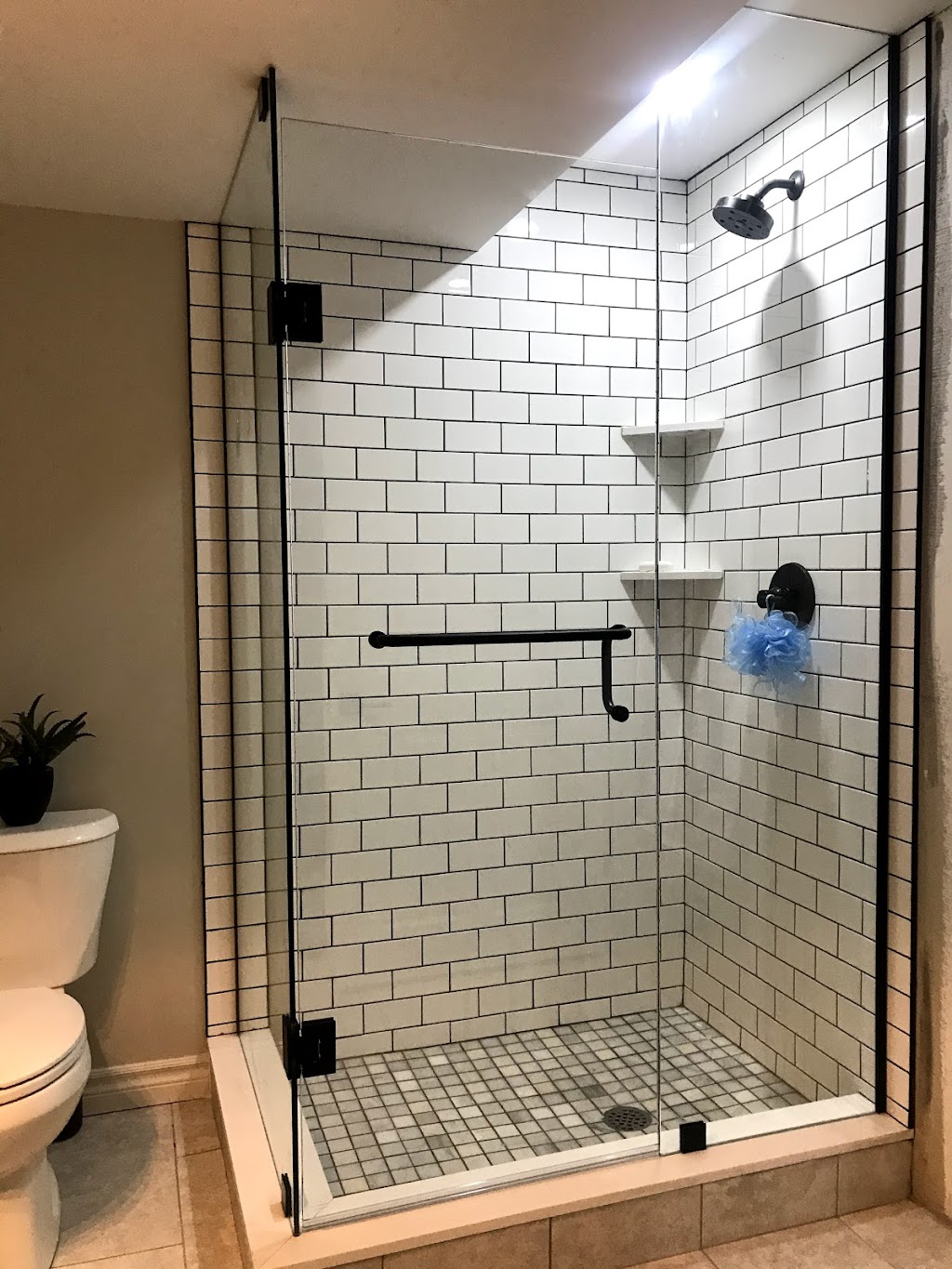 Frameless Shower Glass Doors And Enclosures | 234 Schreyer Crescent, Milton, ON L9T 7B5, Canada | Phone: (416) 579-3377