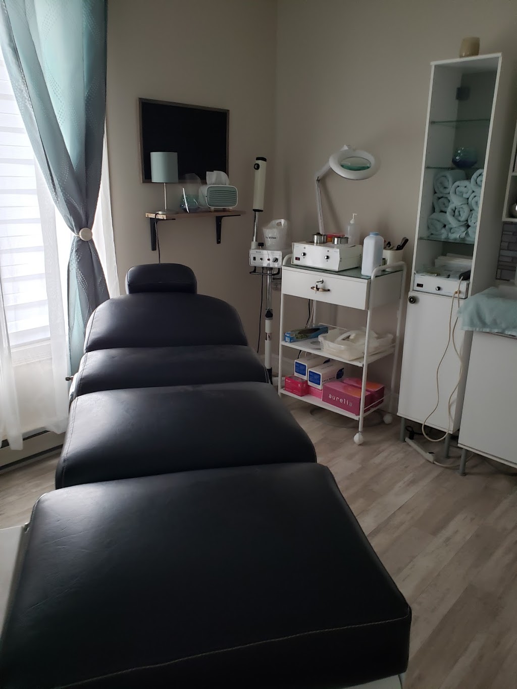 Esthétique Dominique Lefebvre | 2088 Rue des Roses, Carignan, QC J3L 5C9, Canada | Phone: (450) 447-3609