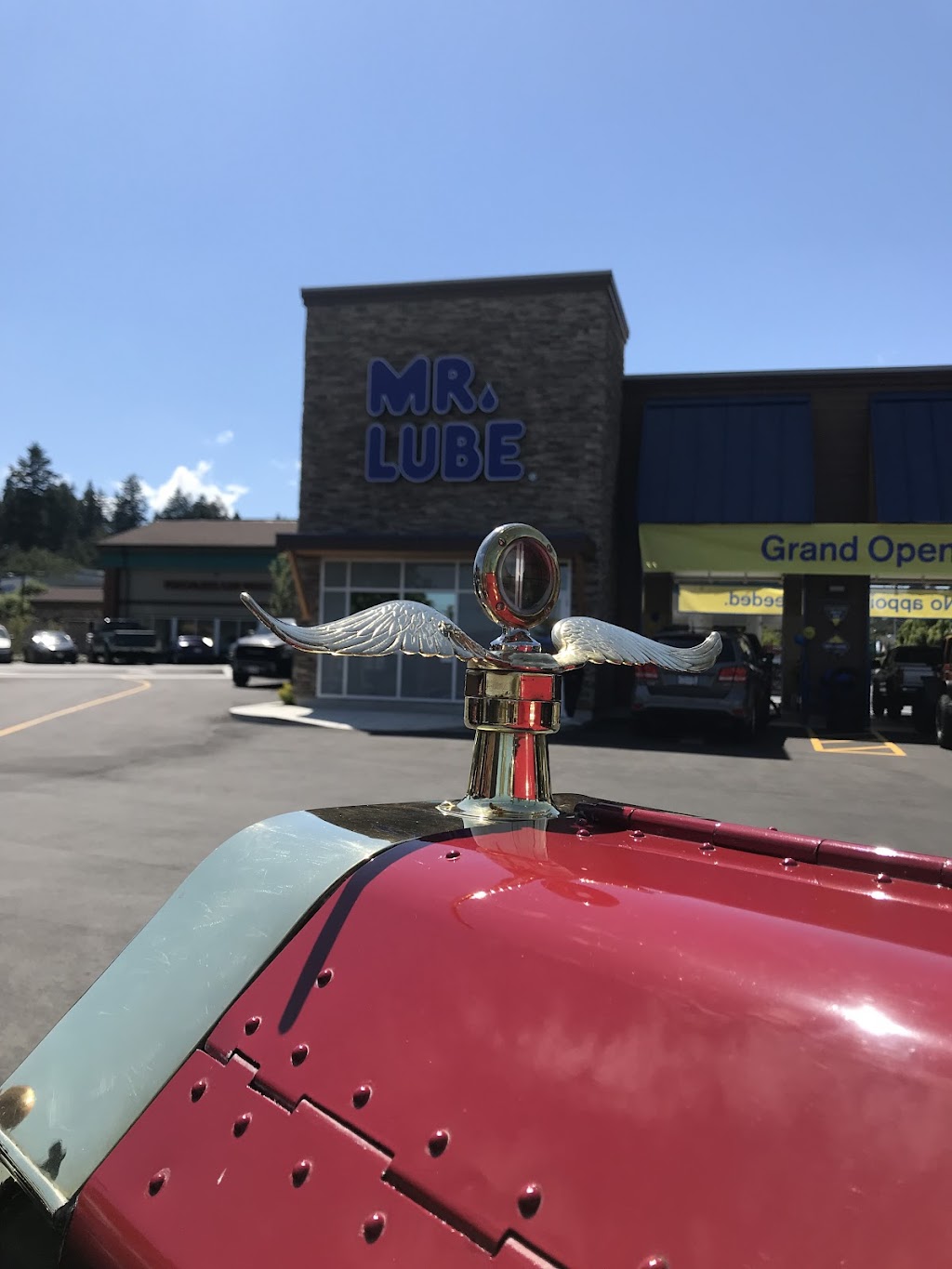 Mr. Lube + Tires | 319 Wale Rd, Colwood, BC V9B 0P1, Canada | Phone: (250) 590-9011