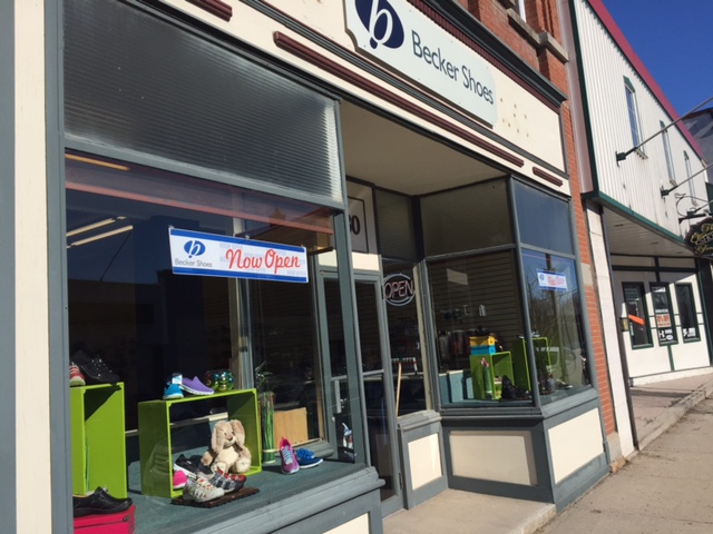 Becker Shoes Gananoque | 180 King St E, Gananoque, ON K7G 1G3, Canada | Phone: (613) 382-2633