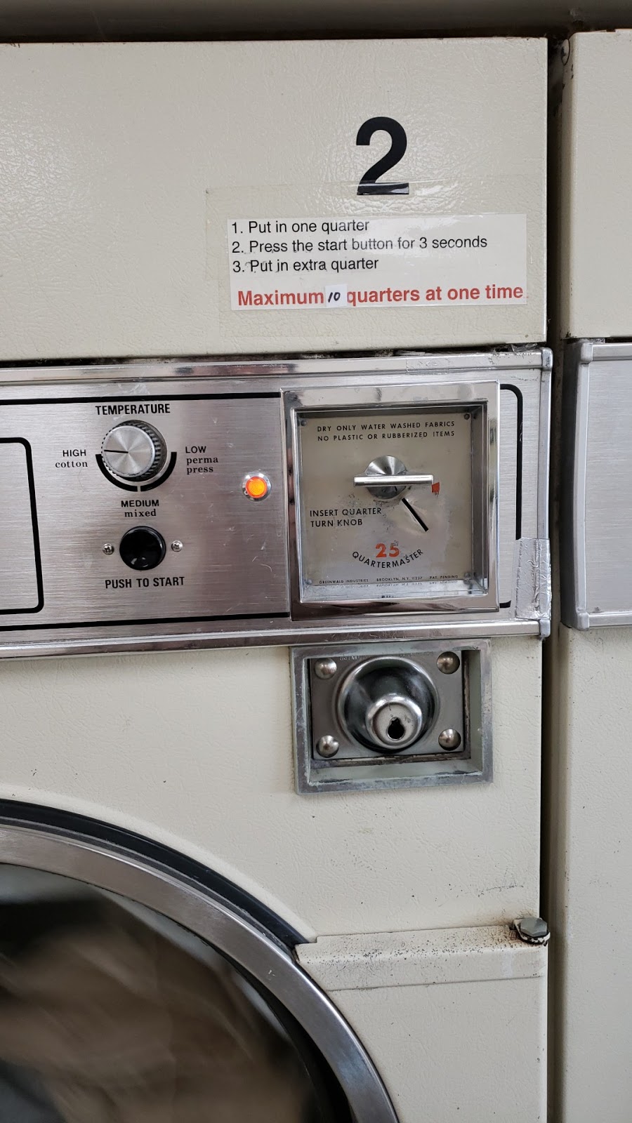 Coin Laundry Glendale | 2835 37 St SW, Calgary, AB T3E 3B3, Canada | Phone: (403) 686-2929