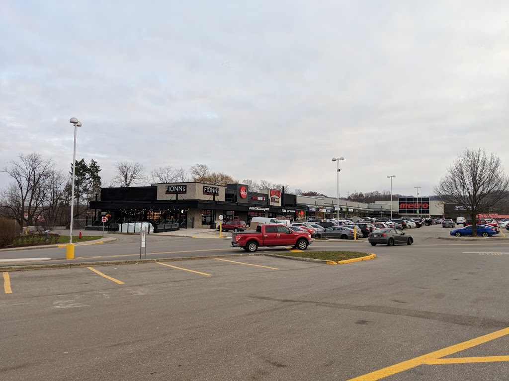 University Plaza by RIOCAN | 101 Osler Dr, Dundas, ON L9H 4H4, Canada
